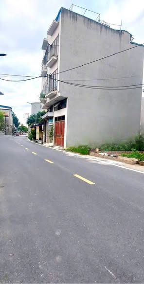 Đất mặt đường ô tô tránh Yên Vĩnh Hoài Đức 43,7m² giá 8,3 tỷ - Kinh doanh sầm uất!