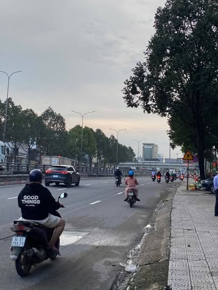 Cho thuê nhà 3 lầu mặt tiền QL1K, 10.5 triệu - Phù hợp làm văn phòng, ở gia đình