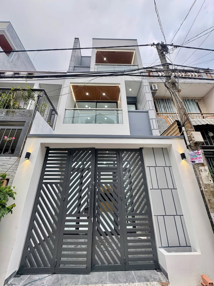 Nhà 1 trệt 2 lầu hẻm 47 Long Trường Q9 giá 5.2 tỷ - Sẵn sàng vào ở ngay!