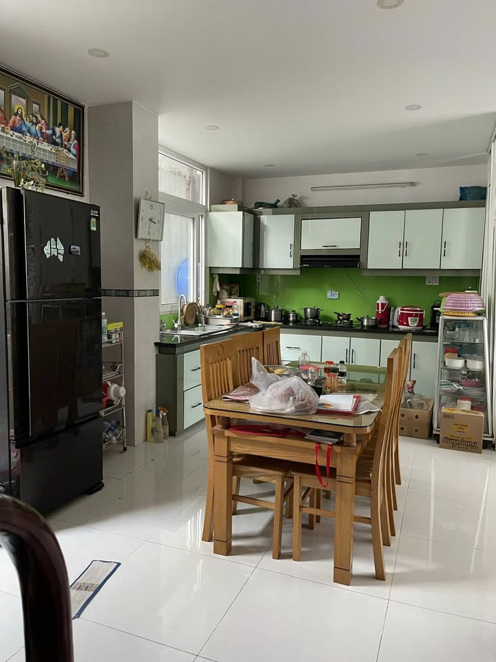 Nhà riêng tại Linh Chiểu, Thủ Đức 119.8m² giá 12 tỷ - Thiết kế hiện đại, sổ hồng chính chủ!