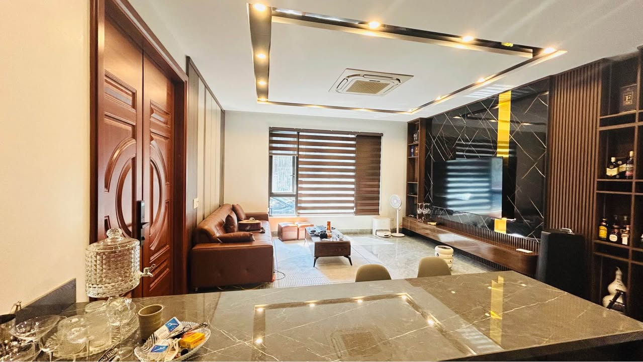 Nhà đẹp đường Việt Bắc, Thái Nguyên 117m² giá 5 tỷ - Mặt thoáng, nội thất sang trọng!