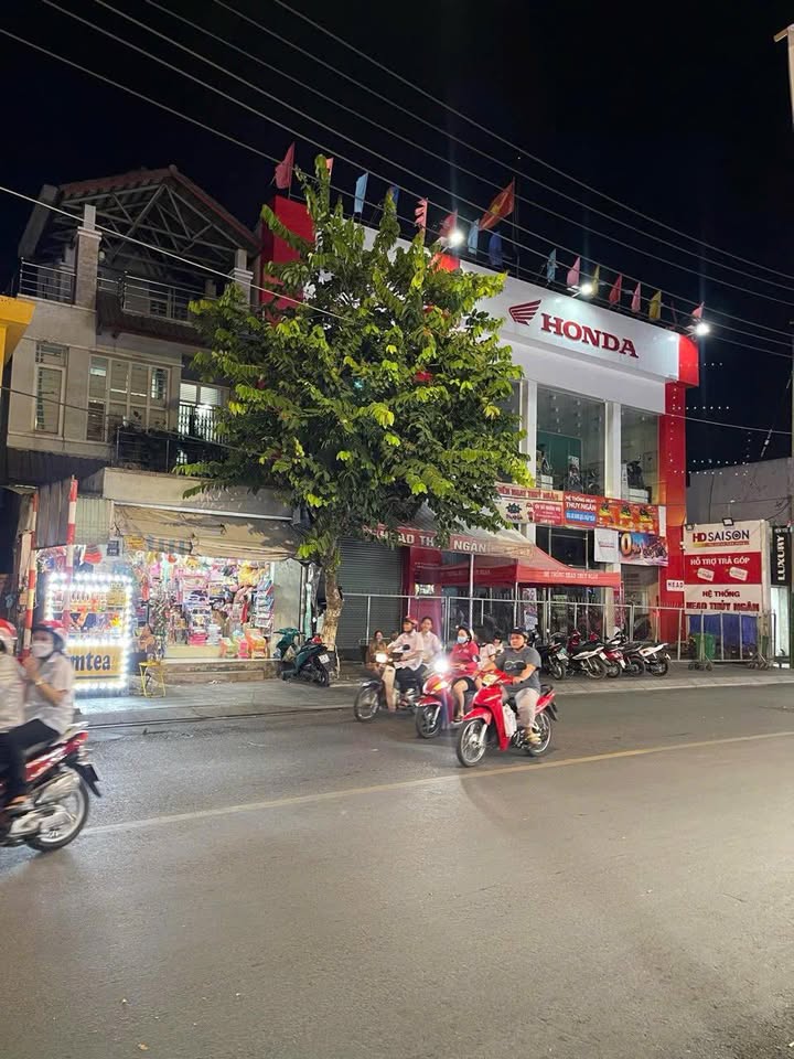 Cho thuê mặt bằng kinh doanh Trần Hưng Đạo Dĩ An 120m² - Vị trí trung tâm chợ Dĩ An!