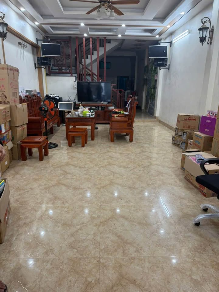 Nhà 3 tầng mặt đường Nguyễn Bính, 127m² giá 5 tỷ - Đầu tư lý tưởng!