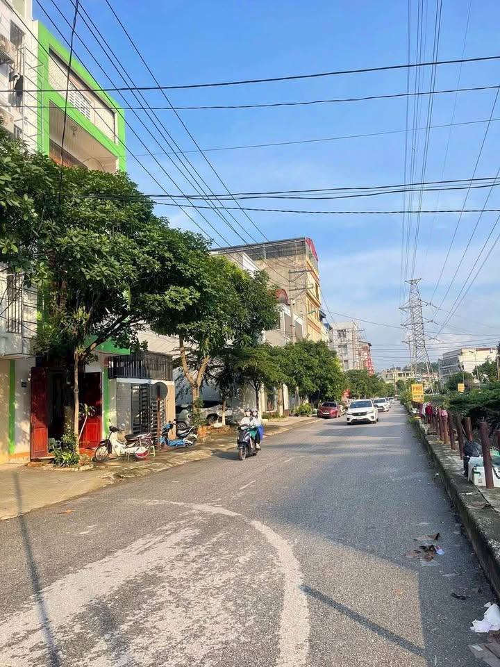 Nhà Khu Thiếu Sinh Quân Thái Nguyên 103m² giá 5 tỷ - Vị trí kinh doanh đắc địa!