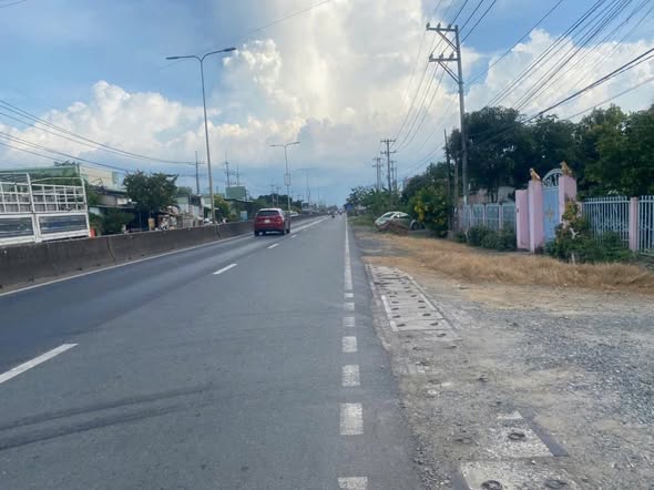 Đất Thổ Vườn Mặt Tiền ĐT824 - 559m² Giá 3.5 Tỷ - Đầu Tư Sinh Lời Tại Bến Lức