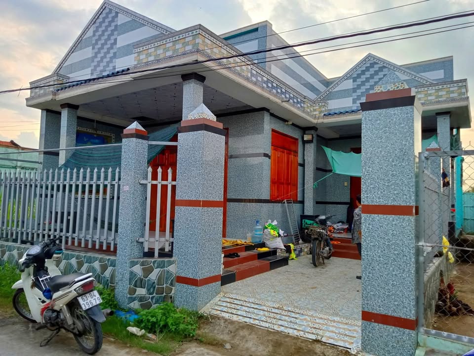 Nhà mái thái 163m² Gò Công Tây 1.15 tỷ - Dân cư đông đúc, sẵn sàng vào ở!