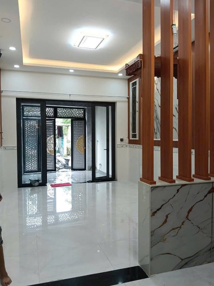 Nhà cho thuê mặt tiền đường Ấp 1, Đông Thạnh 88m² - Sân rộng, máy lạnh sẵn