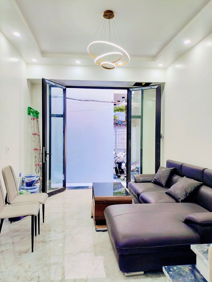 Nhà 3 tầng độc lập Trần Nguyên Hãn, 30m² chỉ 1.98 tỷ - Sổ đỏ chính chủ!