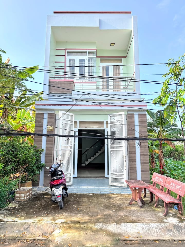 Nhà trệt lầu 3 phòng ngủ tại KDC Công Ty 8, Cần Thơ - Giá 8 triệu/tháng