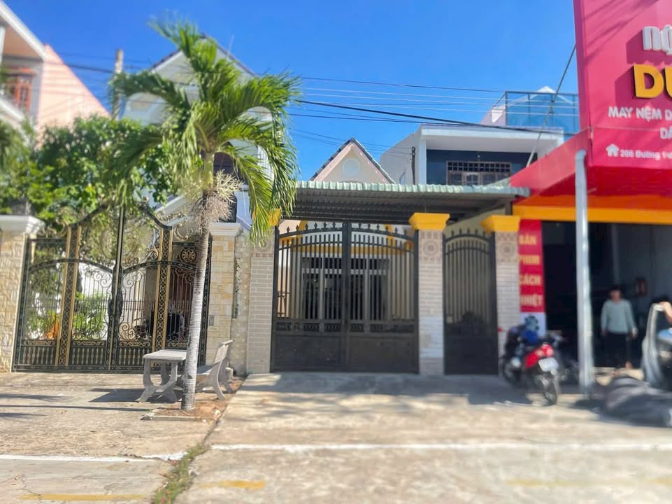 Nhà cấp 4 Phan Thiết 100m² giá 5.1 tỷ - Đường lớn 19/4 tiện lợi!