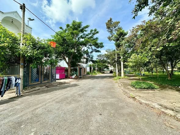 Đất thổ cư đường số 9, phường Lợi Bình Nhơn, 80m² giá 1.3 tỷ - Đối diện công viên!