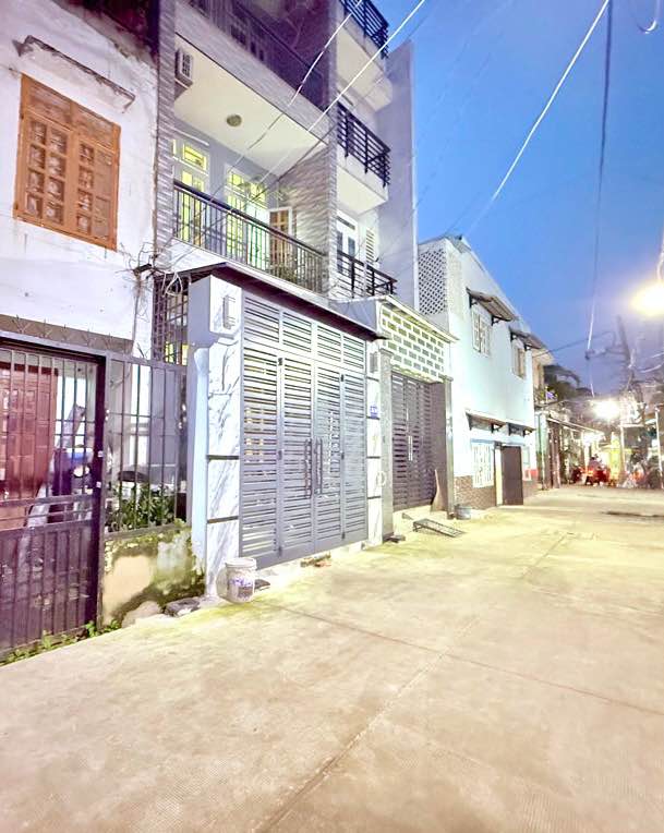 Nhà phố đường Huỳnh Văn Nghệ, Tân Bình 82m² giá 6 tỷ - Hẻm xe hơi rộng rãi!