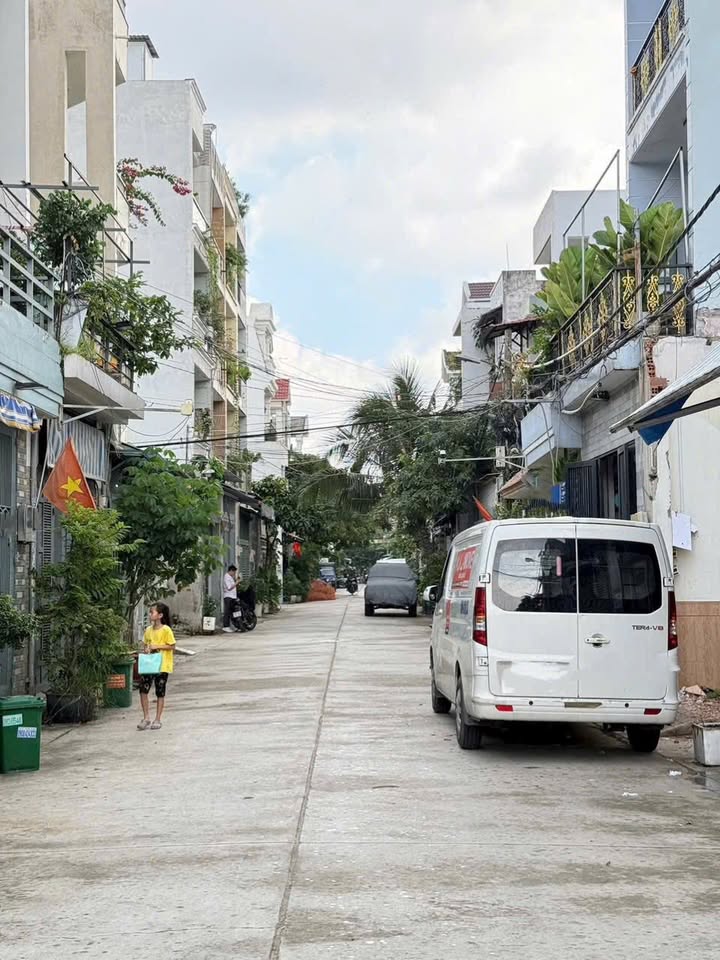 Nhà khu đẹp hẻm xe hơi Bình Tân 50m² giá 4.95 tỷ - Thiết kế hiện đại, tiềm năng lớn!