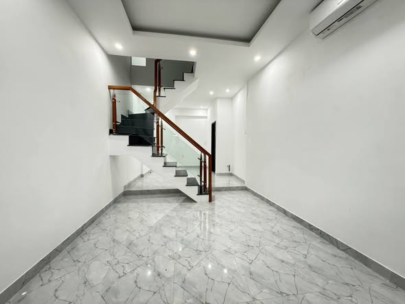 Nhà 3 tầng Bến Vân Đồn, Quận 4, 30m² giá 3.95 tỷ - Chính chủ, sổ hồng