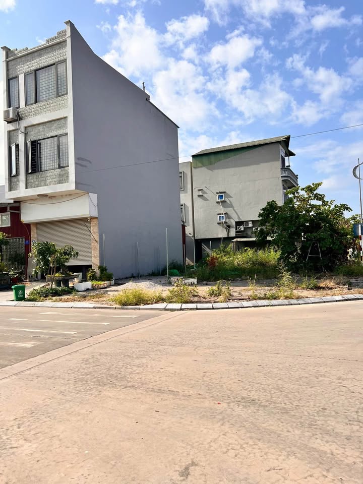 Đất nền lô góc Duy Tân Móng Cái 42.75m² giá 2 tỷ - Cơ hội đầu tư hiếm có!