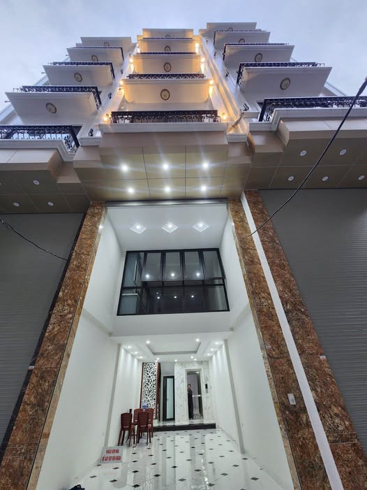 Nhà mặt tiền Định Công Thượng, 50m², giá 15.2 tỷ - Thiết kế hiện đại, thang máy xịn sò!