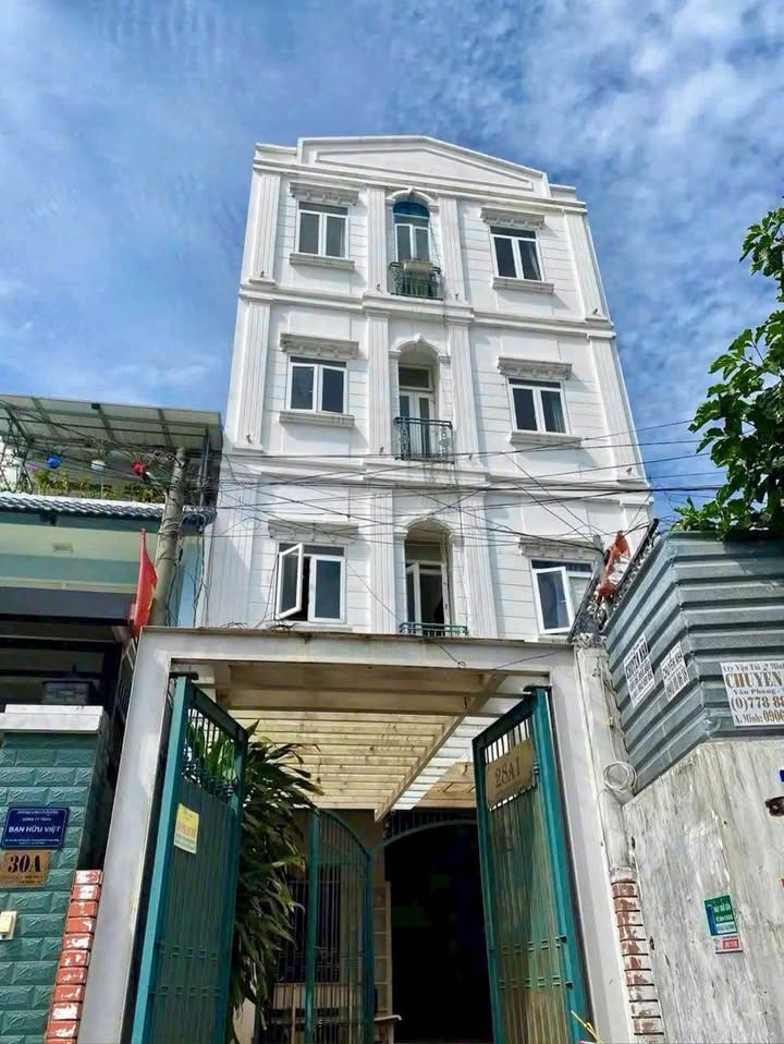 Chính chủ bán CHDV đường 2, phường Bình Trưng Đông, Quận 2, 196m² - Giá 20 tỷ thương lượng!