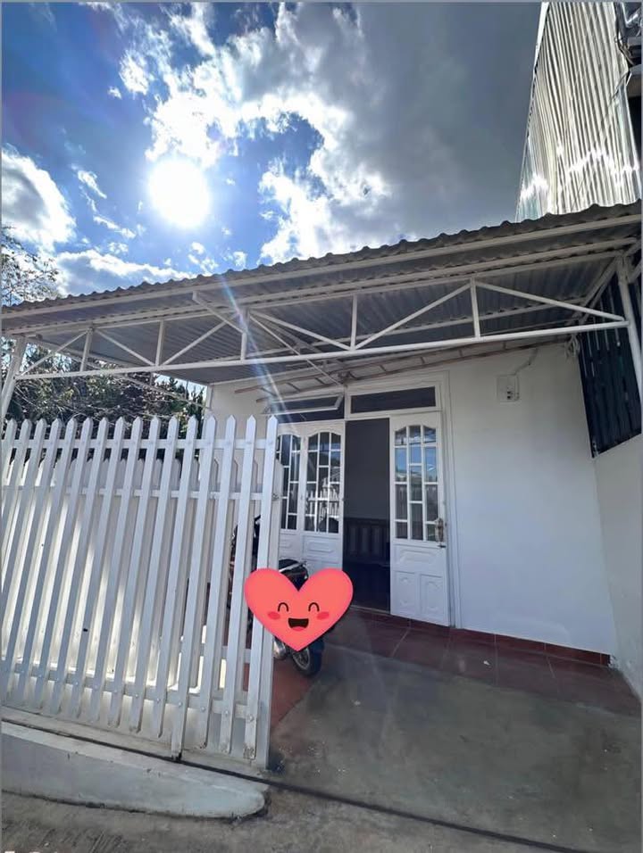 Nhà nguyên căn cho thuê đường Hùng Vương, Đà Lạt 2PN giá 6.5 triệu - Tiện nghi đầy đủ!