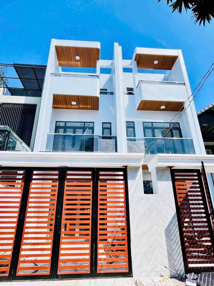 Nhà 1 trệt 2 lầu kinh doanh tại Tam Hiệp 110m² giá 6.2 tỷ - Sổ riêng, thổ cư 100%