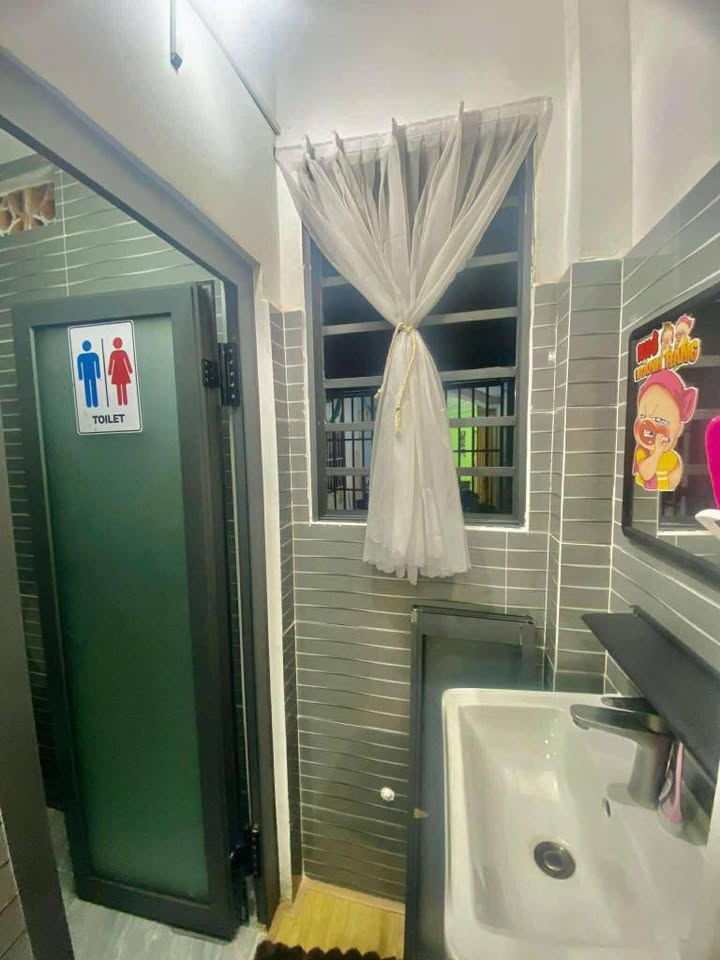 Nhà 2 tầng hẻm 10m Nguyễn Ảnh Thủ, Quận 12 - Tặng nội thất cao cấp chỉ 2.3 tỷ!