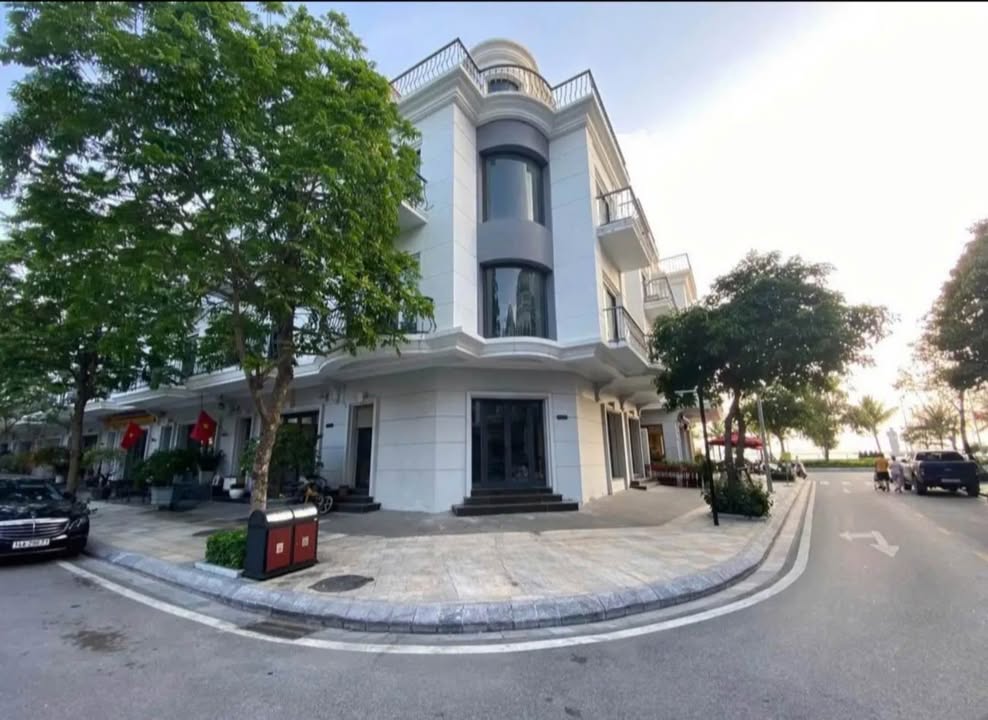 Căn hộ Vinhomes Bến Đoan Hạ Long 129m² giá 20 tỷ - Căn góc 2 mặt đường sát biển!