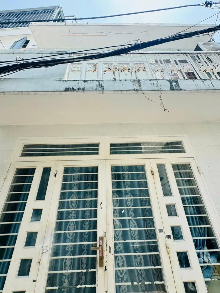 Nhà bán Gò Vấp 25m² giá 3.05 tỷ - Gần chợ Xóm Thuốc, chính chủ!