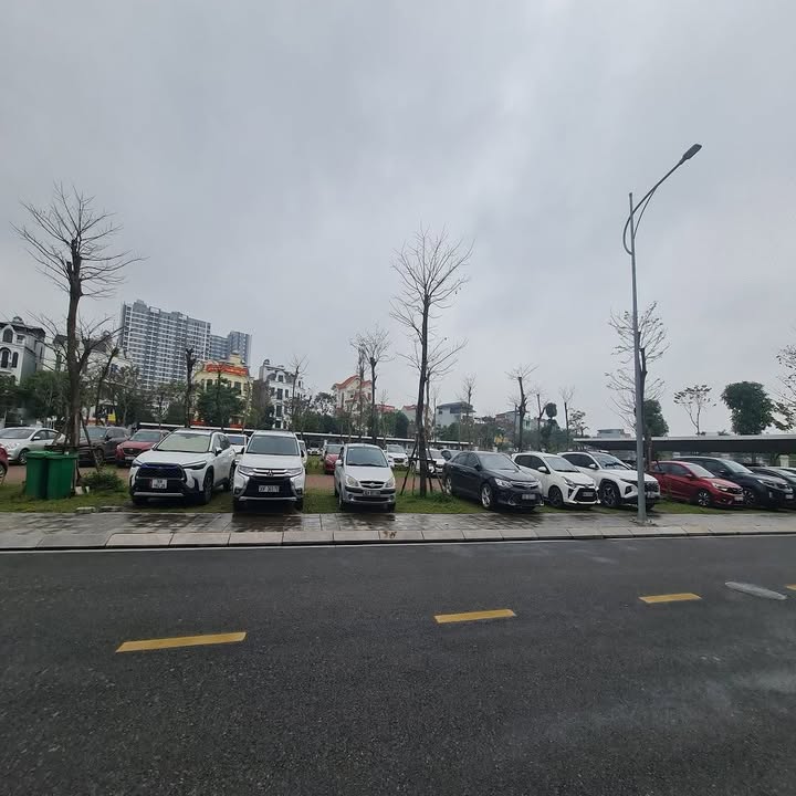 Biệt thự sân vườn 2 tầng 200m² Gia Lâm giá chỉ 2 tỷ - Cơ hội đầu tư tuyệt vời!