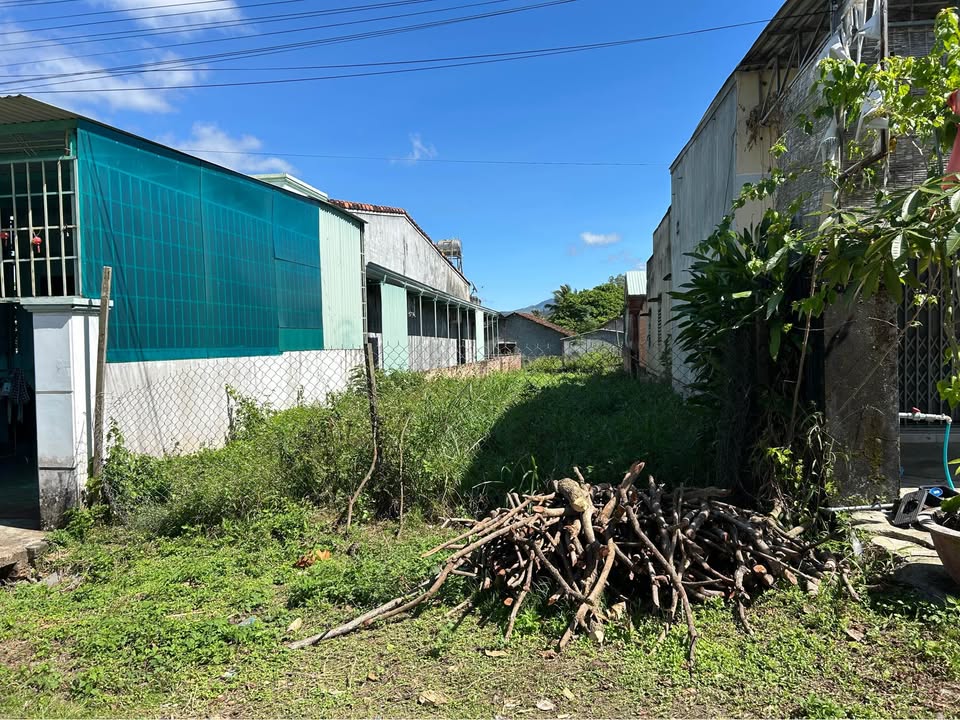 Đất nền Đắk Cấm 240m² giá 700 triệu - Mặt đường nhựa, khu dân cư đông đúc!