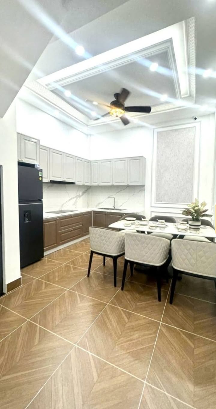 Nhà đẹp 4 tầng Lý Phục Man Quận 7 - 63m² giá chỉ 9.7 tỷ - Sẵn sàng vào ở!