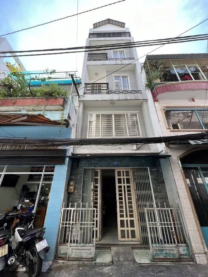 Nhà bán đường Nguyễn Ngọc Lộc, Quận 10, 32.7m² giá 8.2 tỷ - Sổ hồng riêng, nội thất đầy đủ!