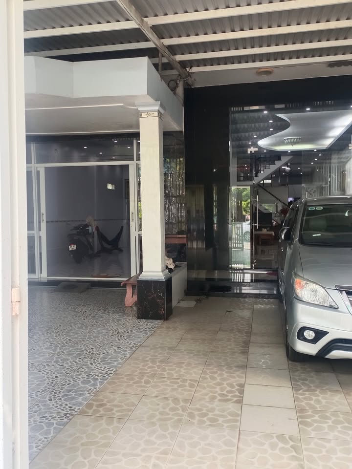 Nhà phố Đặng Tấn Triệu, Cà Mau 270m² giá 5.9 tỷ - Nhà mới 98% full nội thất!