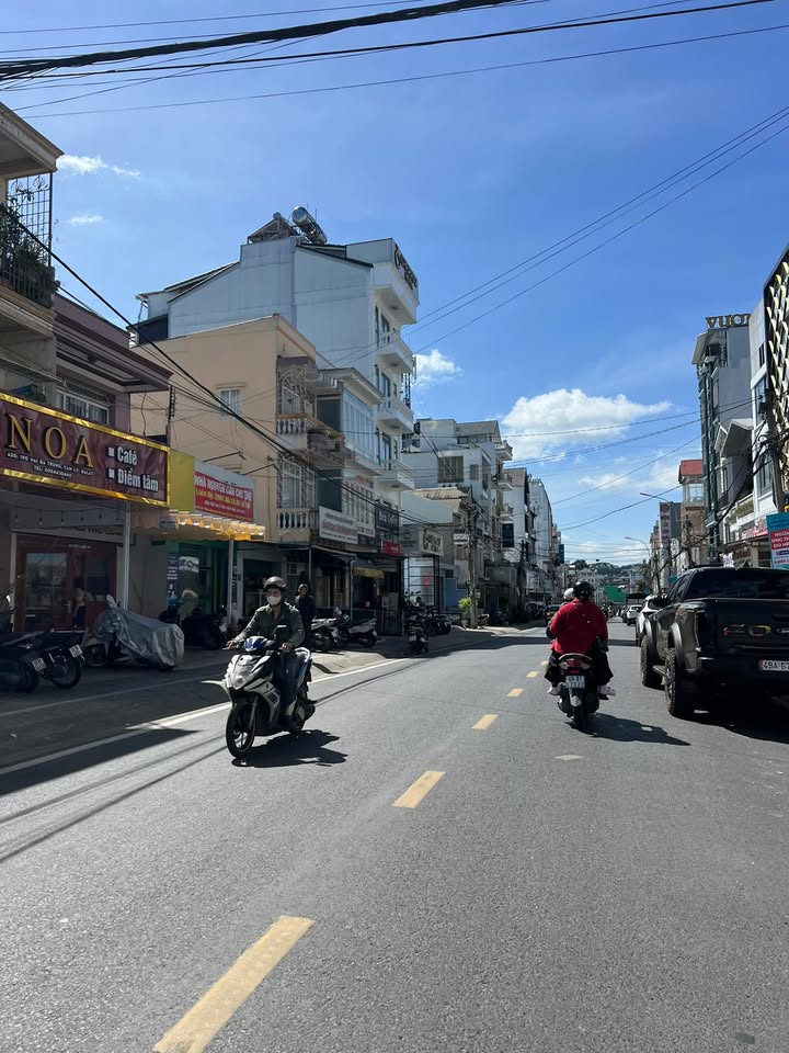 Cho thuê nhà nguyên căn mặt tiền Hai Bà Trưng Đà Lạt - Kinh doanh sầm uất, giá thương lượng!