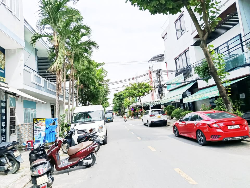 Nhà phố Cẩm Lệ Đà Nẵng 120m² giá 11 tỷ - Mặt tiền kinh doanh sầm uất!