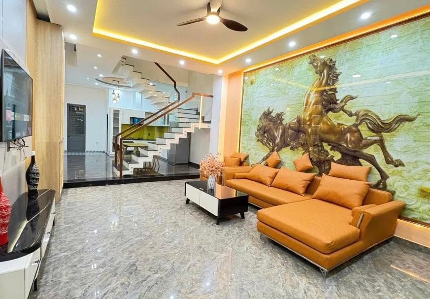 Nhà 3 tầng mặt tiền Hòa Cường Bắc, Hải Châu - Ô tô đỗ thoải mái, đầu tư sinh lời!