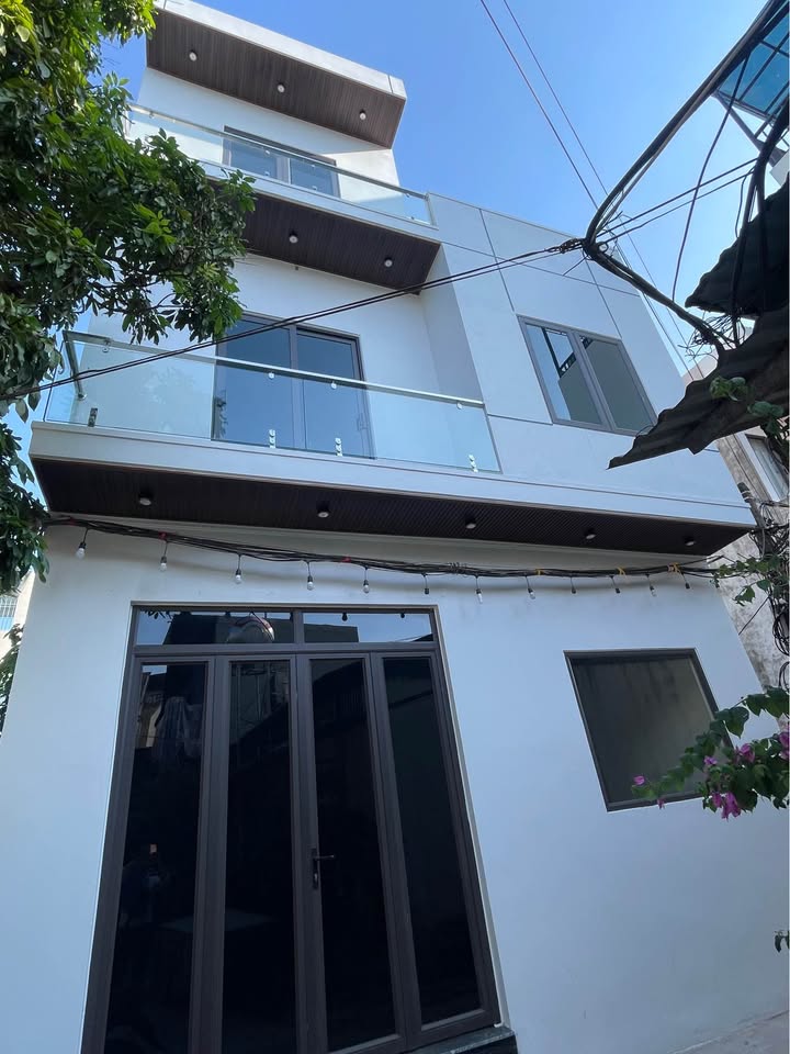 Nhà 3 tầng Tiền Phong Thái Bình 40m² giá chỉ 2 tỷ - Thiết kế hiện đại, an ninh tốt!