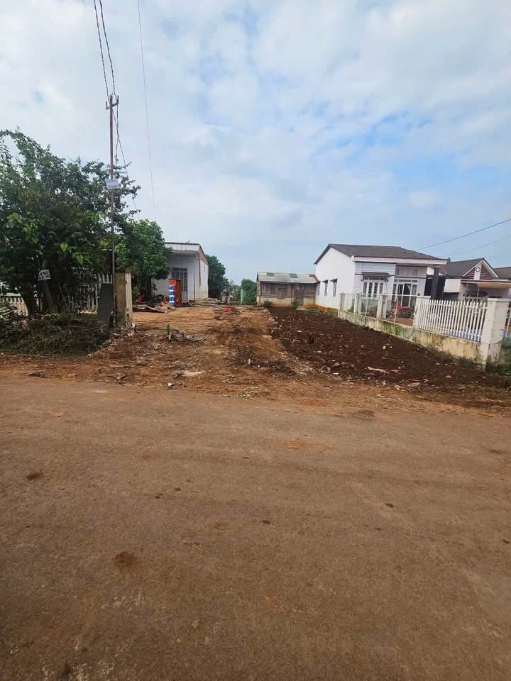 Mặt tiền kinh doanh 473 Y Moan, Buôn Ma Thuột 125m² giá 2.8 tỷ - Khu vực đông đúc, sẵn sàng kinh doanh!