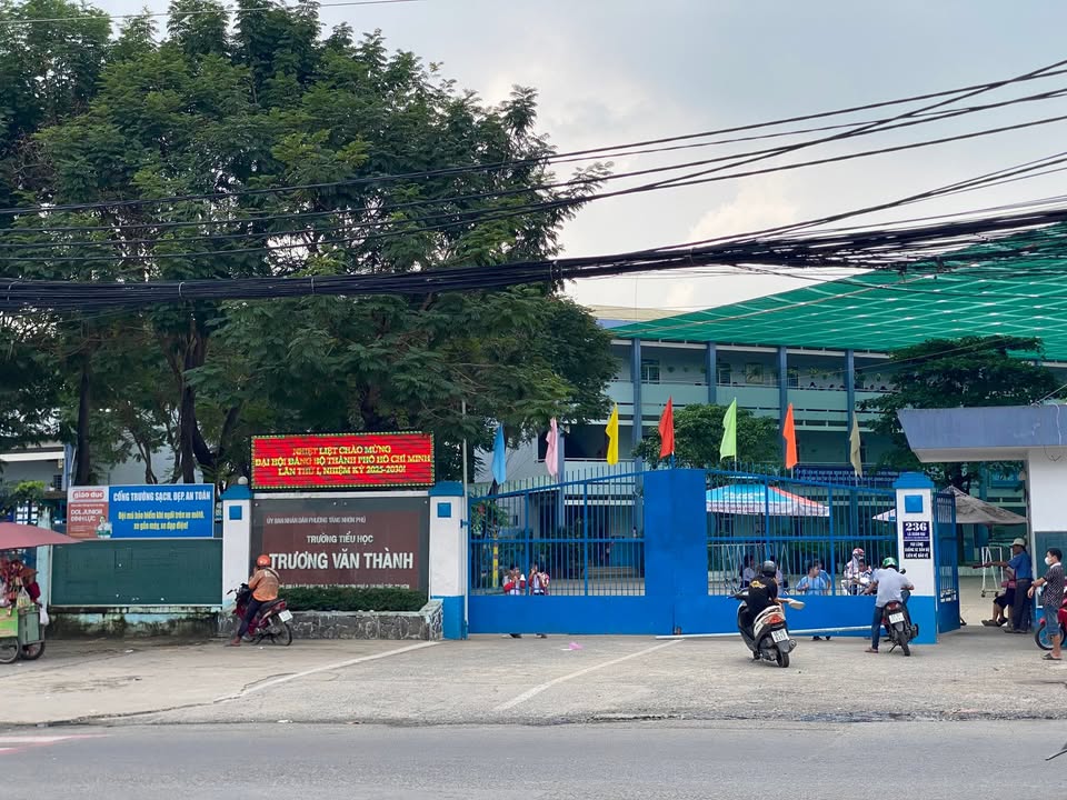 Nhà xưởng & văn phòng 2 mặt tiền đường 442, Thủ Đức 350m² giá 30 tỷ - Cơ hội đầu tư tuyệt vời!