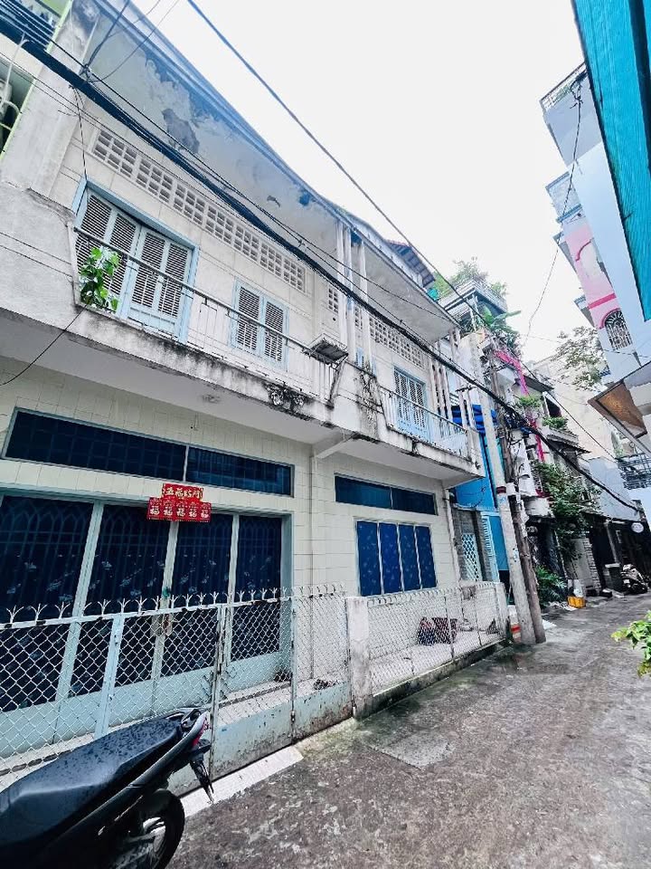 Nhà 2 tầng mặt tiền đường Dạ Nam, Quận 8, giá 12.99 tỷ - Đầu tư CHDV tiềm năng!