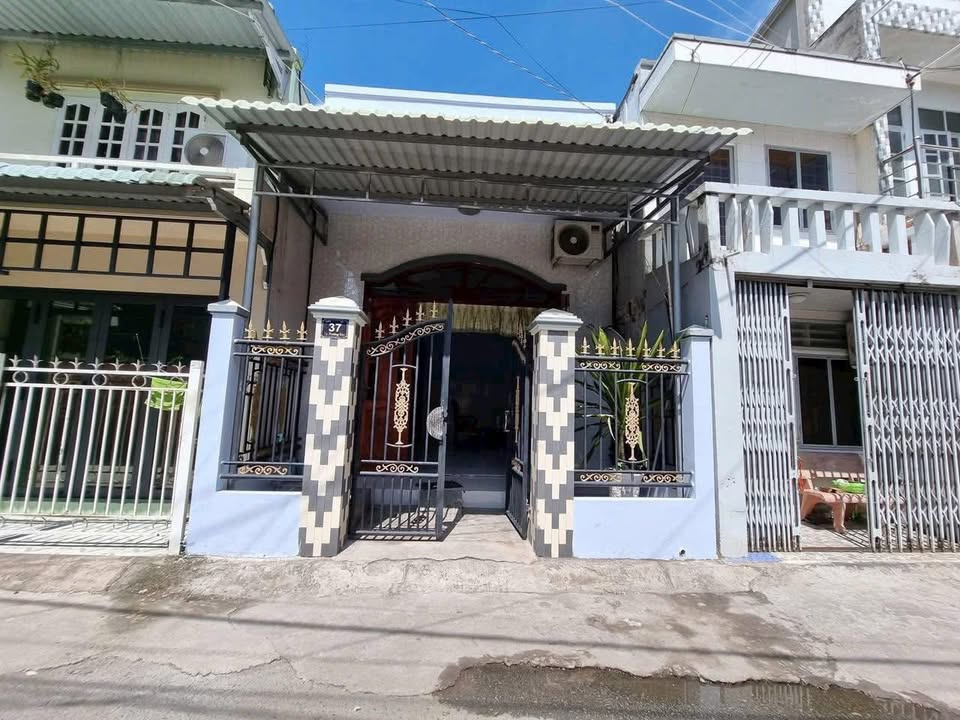 Nhà mặt chợ trung tâm Gò Công 86m² giá 2.7 tỷ - Cơ hội kinh doanh tuyệt vời!