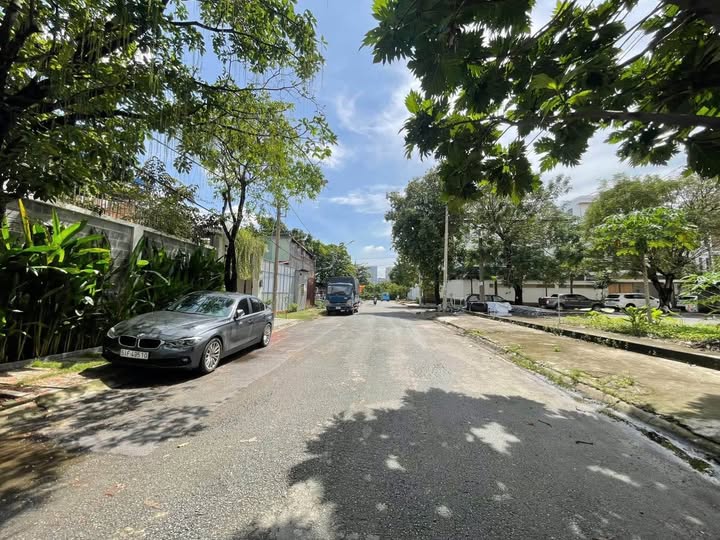 Đất biệt thự Khu GigaMall Hiệp Bình Chánh 240m² giá 64.8 tỷ - Vị trí đắc địa bên sông Sài Gòn!