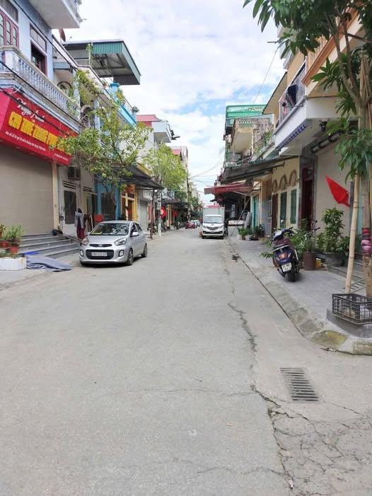 Nhà 3 tầng đường Phạm Hồng Thái, Vân Giang, 76m² giá 6 tỷ - Khu trung tâm sầm uất!