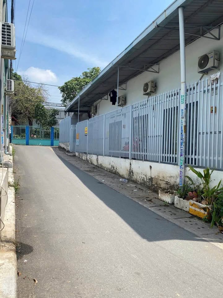 Nhà cấp 4 góc lô tại Phú Hòa, Thủ Dầu Một 196m² - Giá bán gấp, chính chủ!