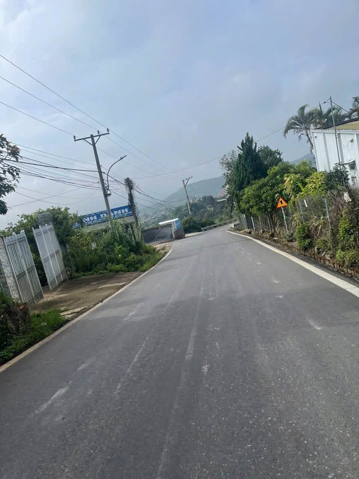 Nhà mặt tiền Lê Thị Riêng Bảo Lộc 162m² giá 2.7 tỷ - Sổ hồng đầy đủ!