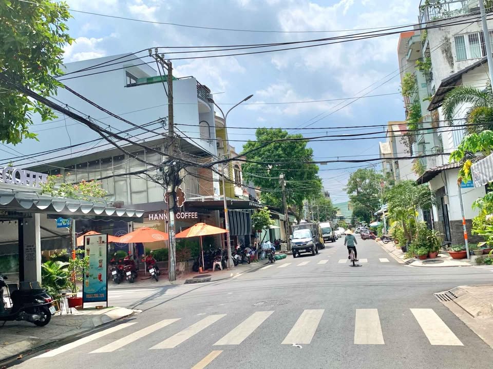 Bán nhà mặt tiền đường Lê Niệm, Tân Phú - Diện tích 80m², giá chỉ 9.8 tỷ - Sổ hồng riêng, sang tên nhanh!