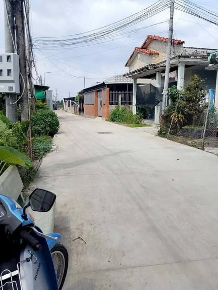 Nhà cấp 4 Xóm Đình, Long Định, Cần Đước 238m² giá 1.8 tỷ - Đường xe hơi, dân cư đông đúc!