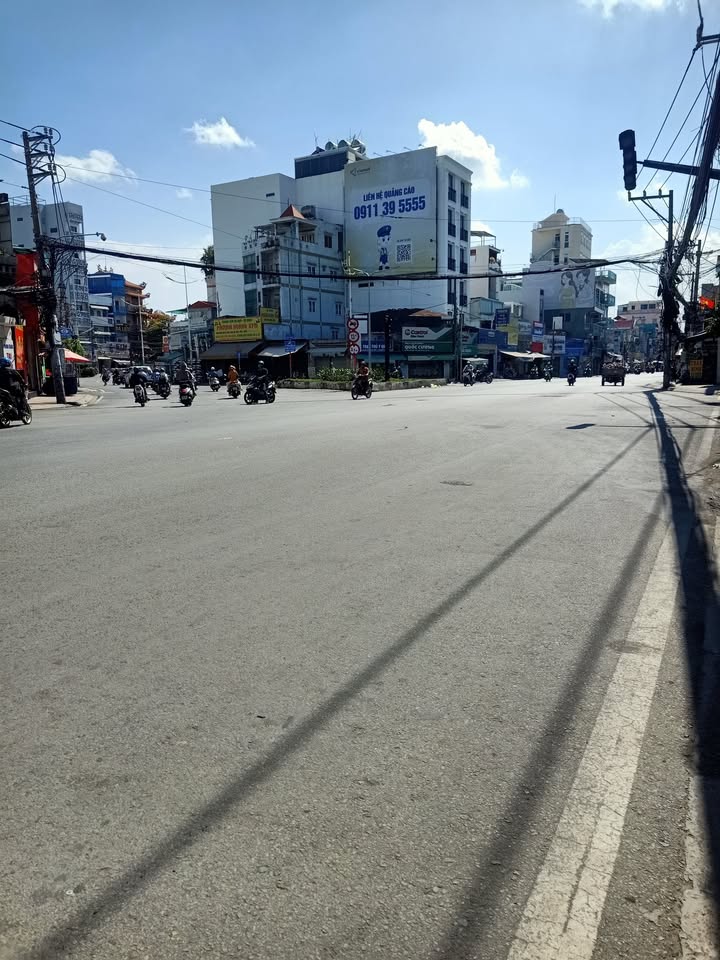 Nhà căn góc 2 mặt tiền Huỳnh Tấn Phát, Q7 - 110m² giá chỉ 13.8 tỷ - Full nội thất cao cấp!