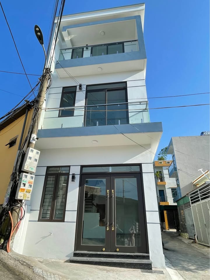 Nhà lô góc 3 tầng tại phường Hà Lầm 59m² giá chỉ 2 tỷ - Ô tô đậu tận cửa!