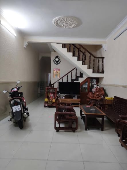 Nhà 1 trệt 1 lầu tại Rạch Dừa 80m² giá 7.9 tỷ - Thiết kế đẹp, kinh doanh thuận lợi!