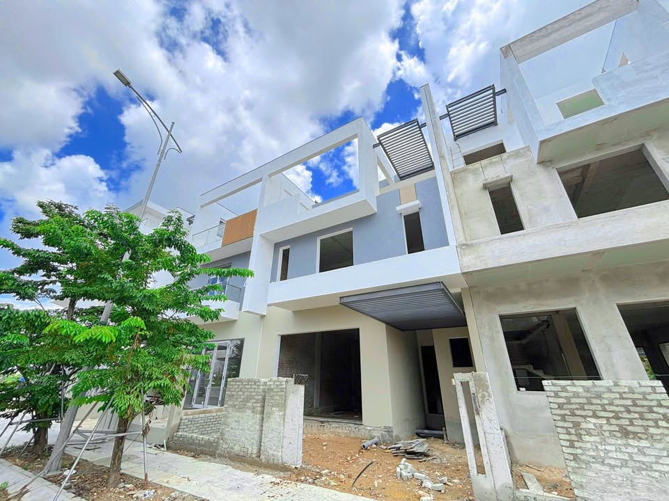 Nhà phố 3 tầng Hoàng Quốc Việt 132m² giá thỏa thuận - Kinh doanh cực tốt!