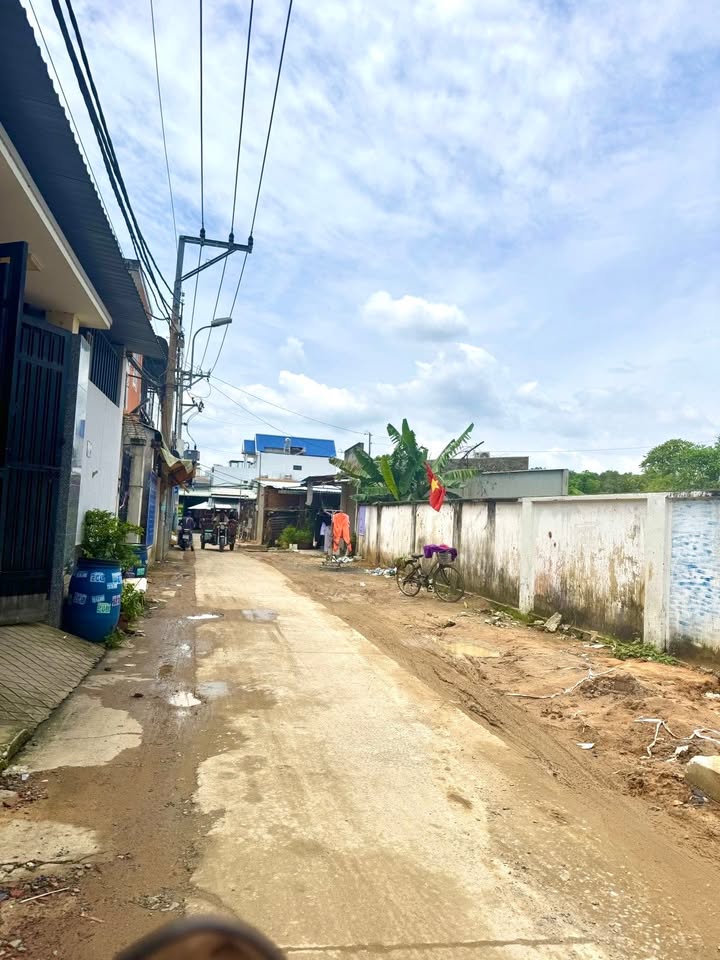 Nhà phố Thủ Đức - Đường Nguyễn Văn Tăng - 50m² - Giá 2 tỷ - Ở ngay!